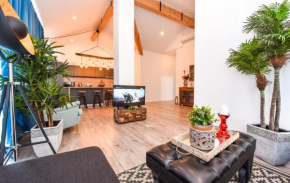  Parliament & River View Apartments  Бухарест